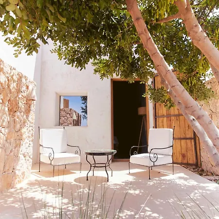 Hotel Equilicua Agua Amarga (Almeria)