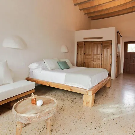 Hotel Equilicua *
