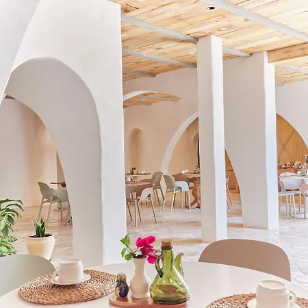 Hotel Equilicua Agua Amarga (Almeria)