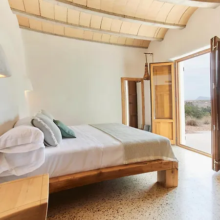 Hotel Equilicua Agua Amarga (Almeria)